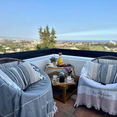 Private Luxury 5 Bedroom Benahavis Near Marbella * 埃斯特波纳