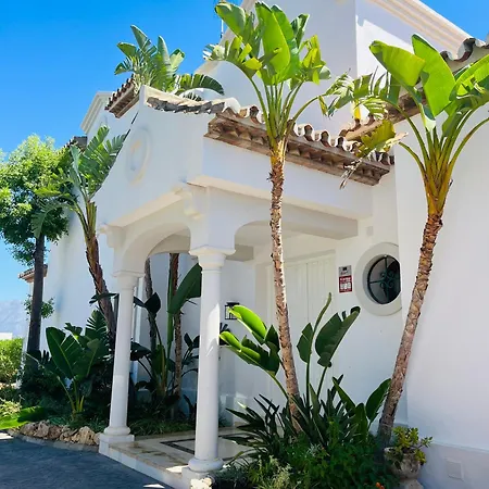 Private Luxury 5 Bedroom Benahavis Near Marbella * 埃斯特波纳